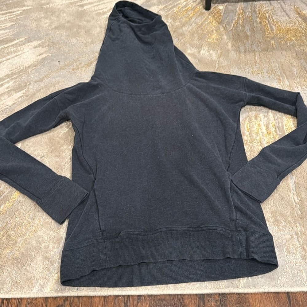 Lululemon stressless hoodie sweatshirt size 6 Greyish  blue pull‎ over scuba